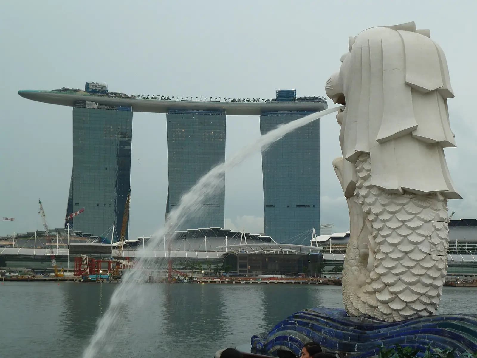 The Merlion statue spouting water at Marina Bay, Singapore