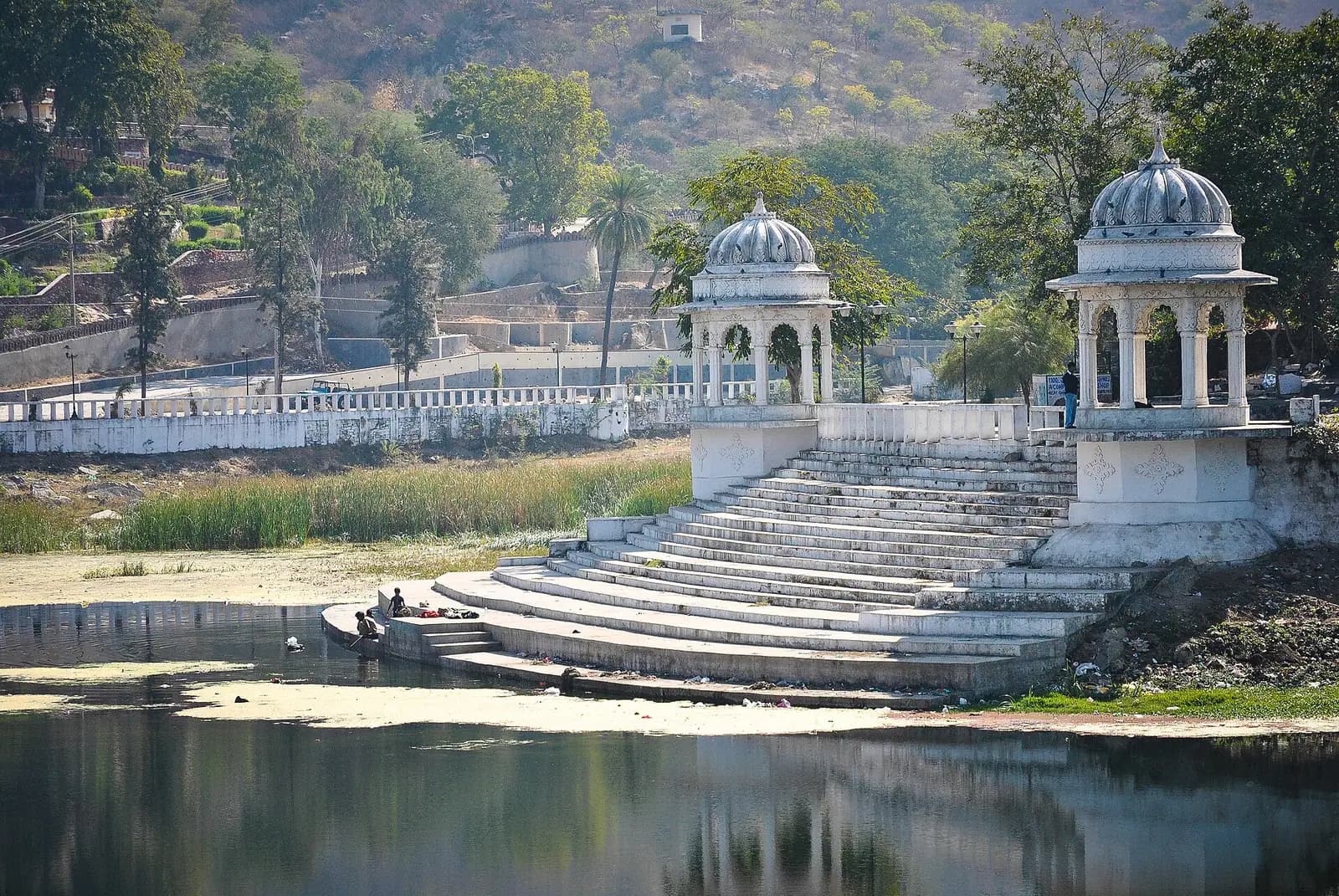 Palaces and ghats along the edge of Lake Pichola at Udaipur, Rajasthan