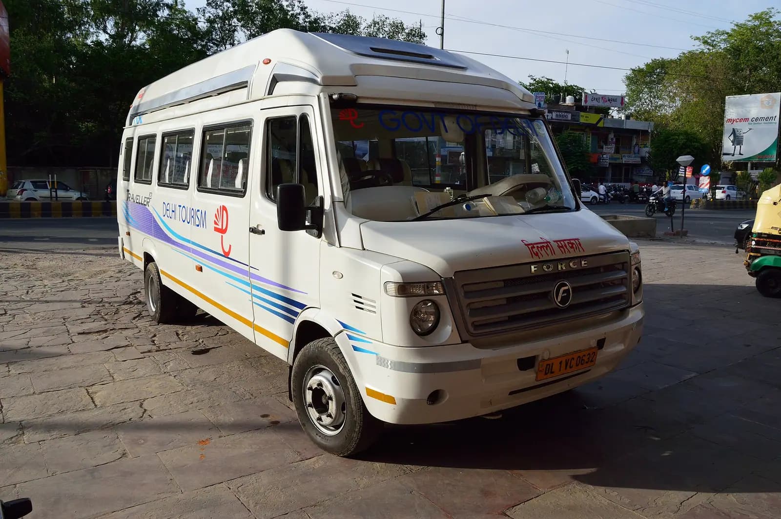 Force Motors - Traveller 26 - Agra 4222