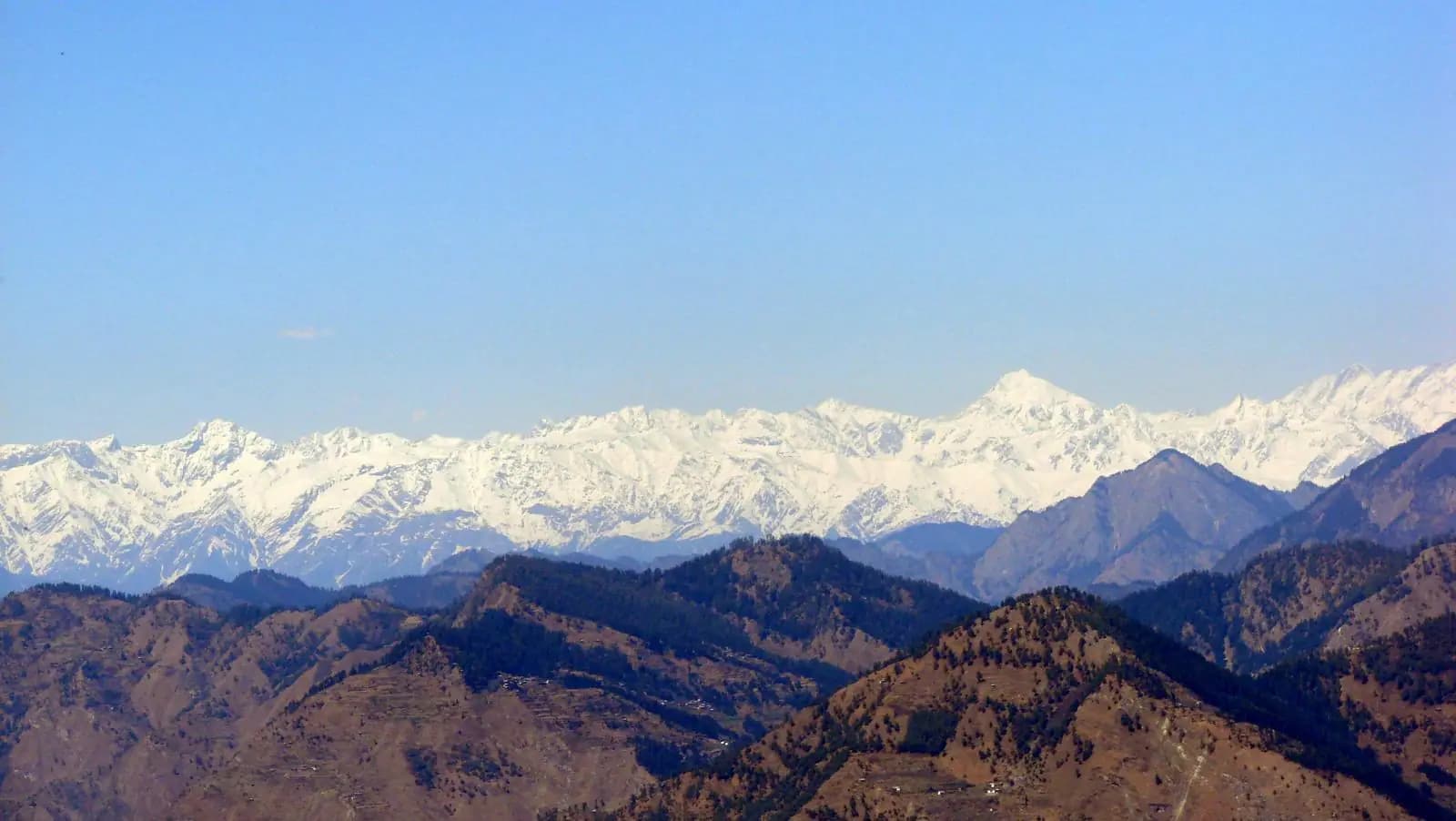 The road over Jalori Pass with oak forest on the ridges, Himachal Pradesh